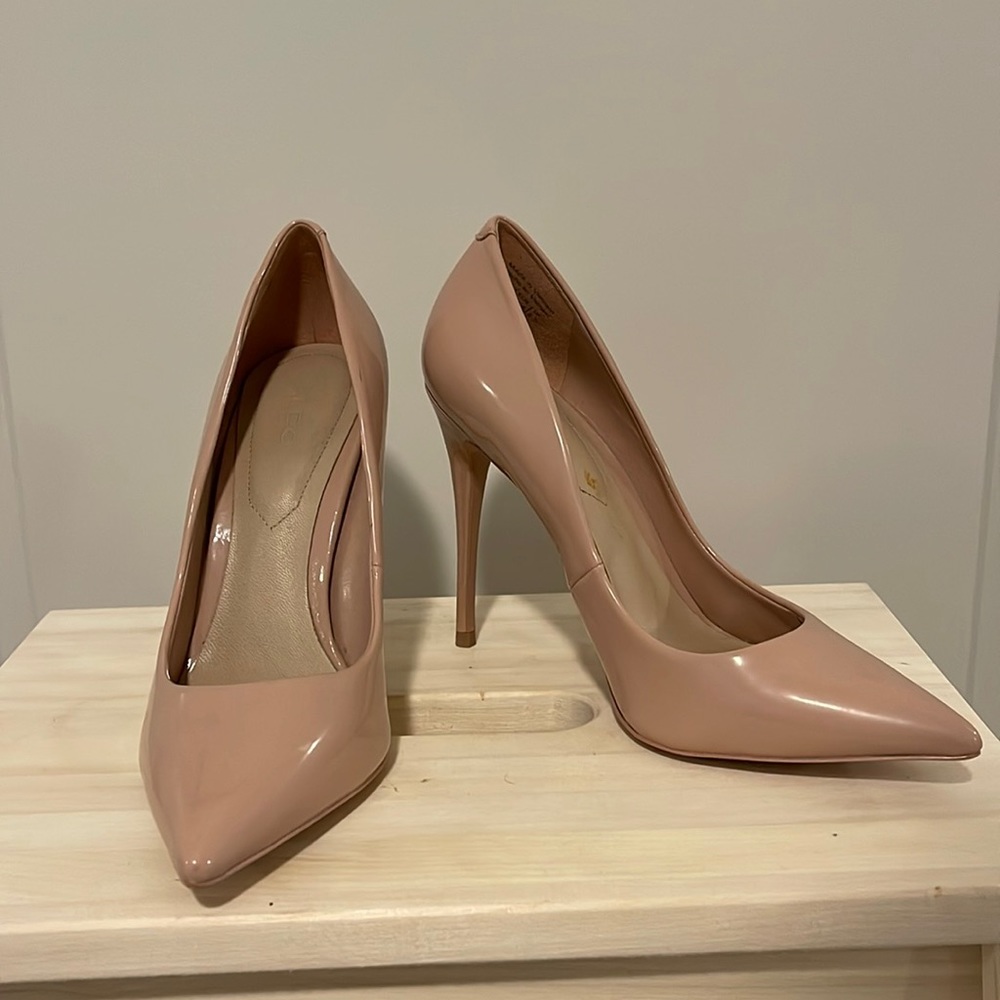 Nude Aldo size 7 pumps